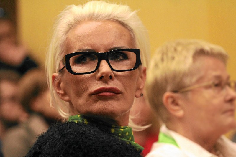 Zbyt bogata, by chorować na raka. Kora prosi o pomoc, a internauci: nie ma do tego moralnego prawa.