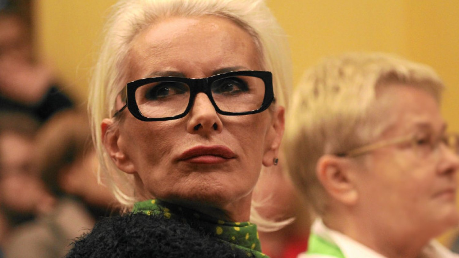 Zbyt bogata, by chorować na raka. Kora prosi o pomoc, a internauci: nie ma do tego moralnego prawa.