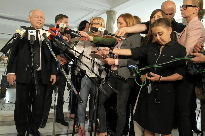 26.06.2014. Prezes PIS Jarosław Kaczynski składa wniosek o odwołanie gabinetu Donalda Tuska po informacji w sprawie afery taśmowej.