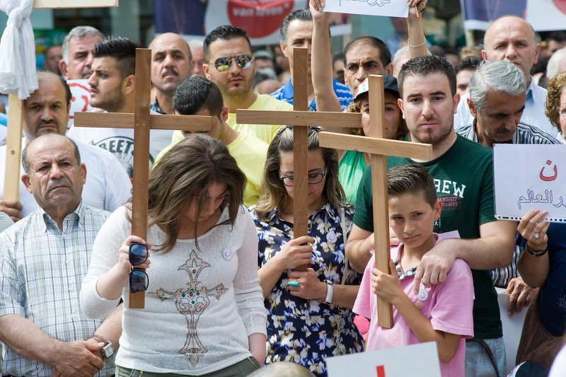 Apel o pomoc chrześcijańskim uchodźcom wzbudził kontrowersje. Czy odpowiada standardom pomocy humanitarnej?
