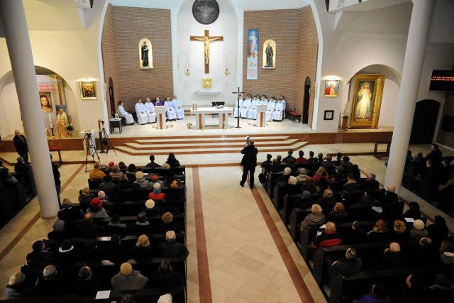 Komunikat Episkopatu odczytywany jest na mszach w całej Polsce.