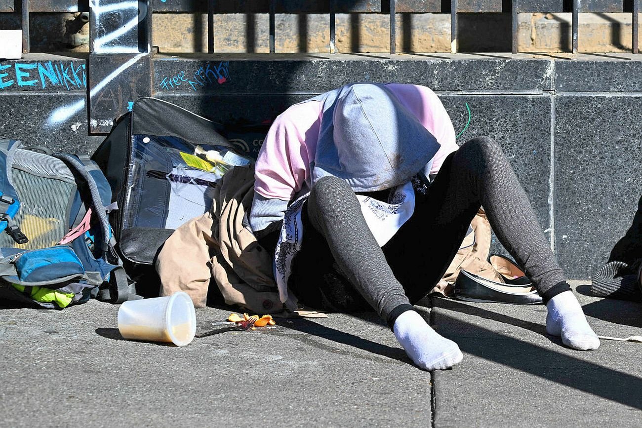 Osoby po zażyciu fentanylu często określane są jako "zombie". Zastygają w dziwnych pozach, nie panują nad swoim ciałem