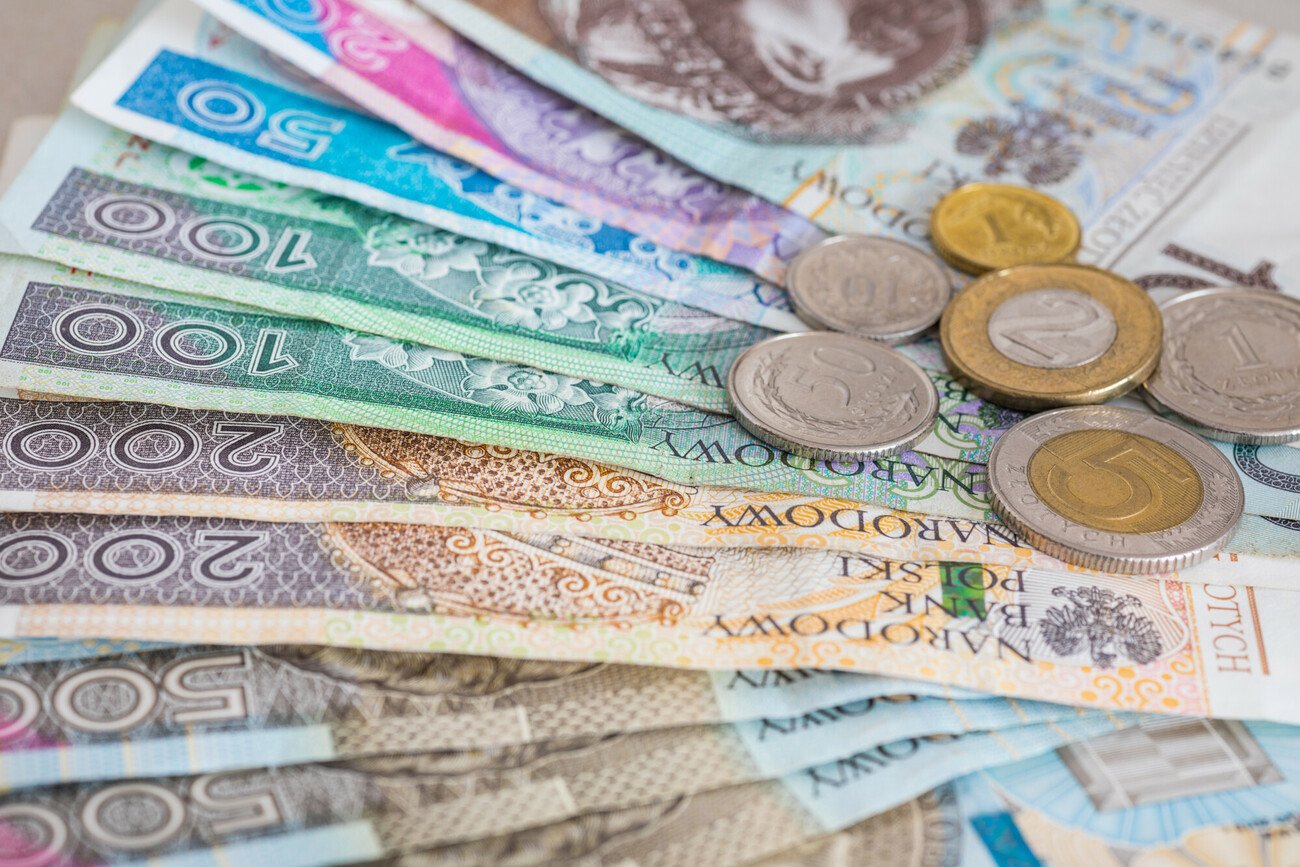 76-letnia emerytka oddała 65 tys. złotych oszustowi.