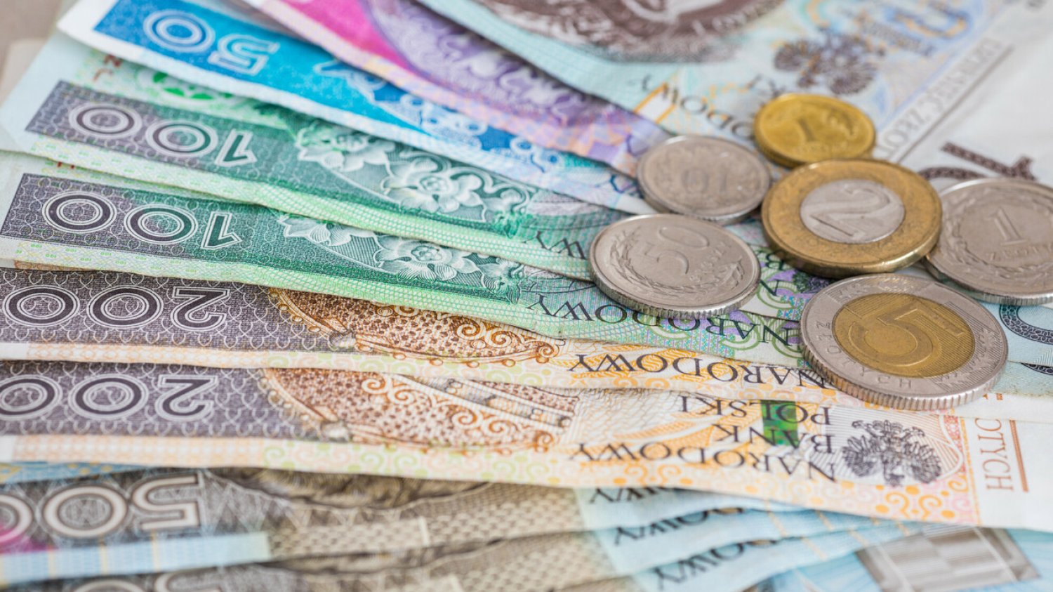 76-letnia emerytka oddała 65 tys. złotych oszustowi.