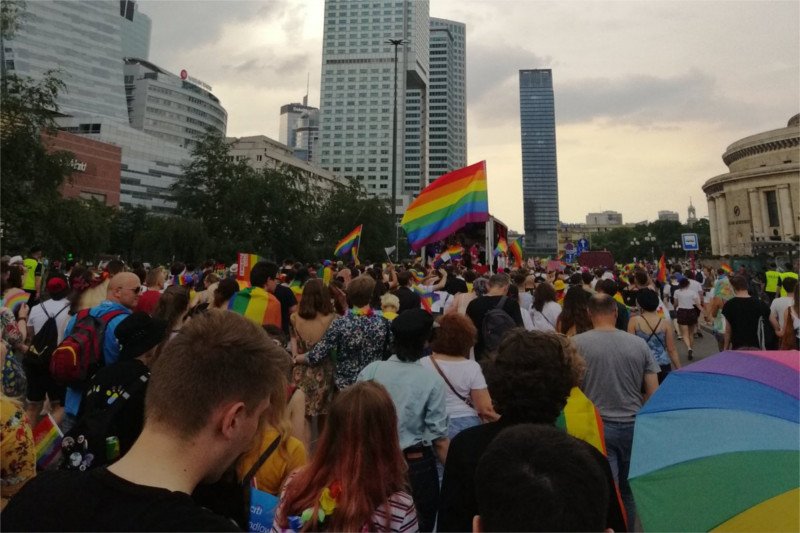 Tegoroczna Parada Równości w Warszawie cieszyła się dużą frekwencją.