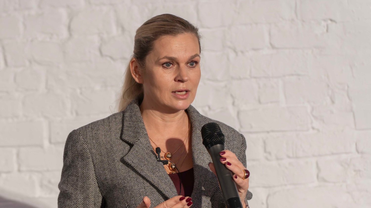 Barbara Nowacka doigrała się za słowa... o podręczniku