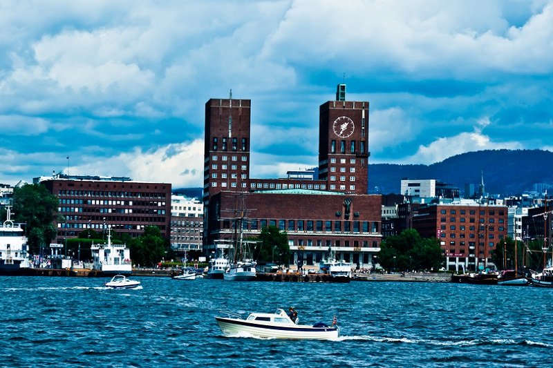 Norwegia jest naprawdę zbyt bogata? Tak twierdzi Partia Postępu, która chce wydawać fundusze zgromadzone dla przyszłych pokoleń.