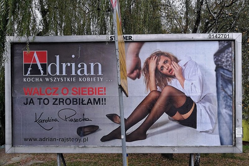 Karolina Piasecka w reklamie rajstop "Adrian".