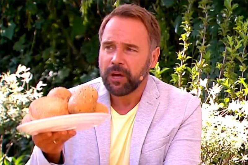 Łukasz Nowicki zaskoczył widzów TVP swoim zachowaniem.