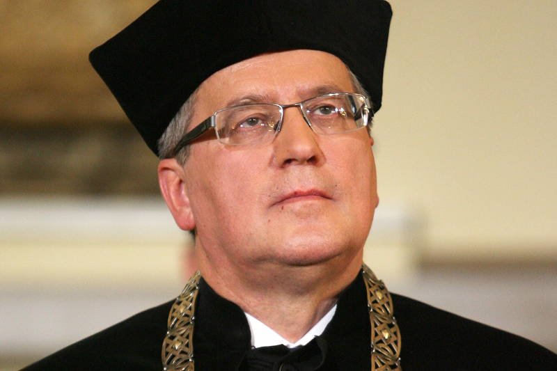 Bronisław Komorowski odebrał doktorat honoris causa w Bydgoszczy. Teraz lokalni politycy kłócą się o uroczystość.