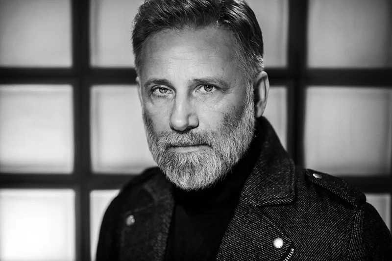 Reżyser Andrzej Saramonowicz chce, by zakonnicy ujawnili dokumenty dotyczące działalności jego oprawcy.