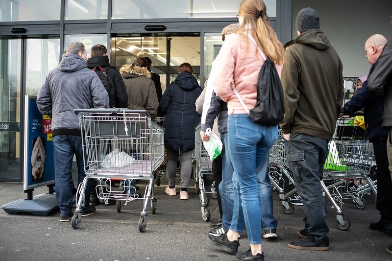 Na razie nie wiadomo, czy wrócą limity w sklepach.
