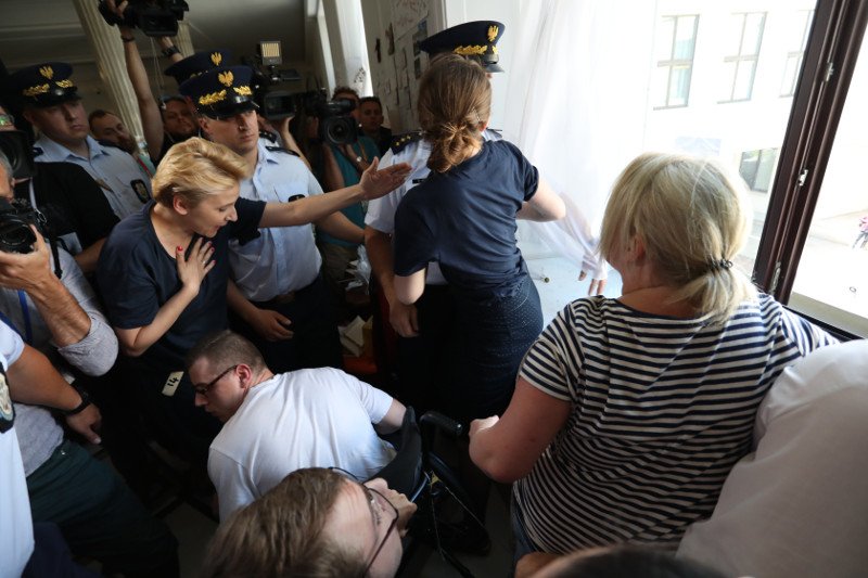 Protest w Sejmie po 40 dniach został zawieszony.