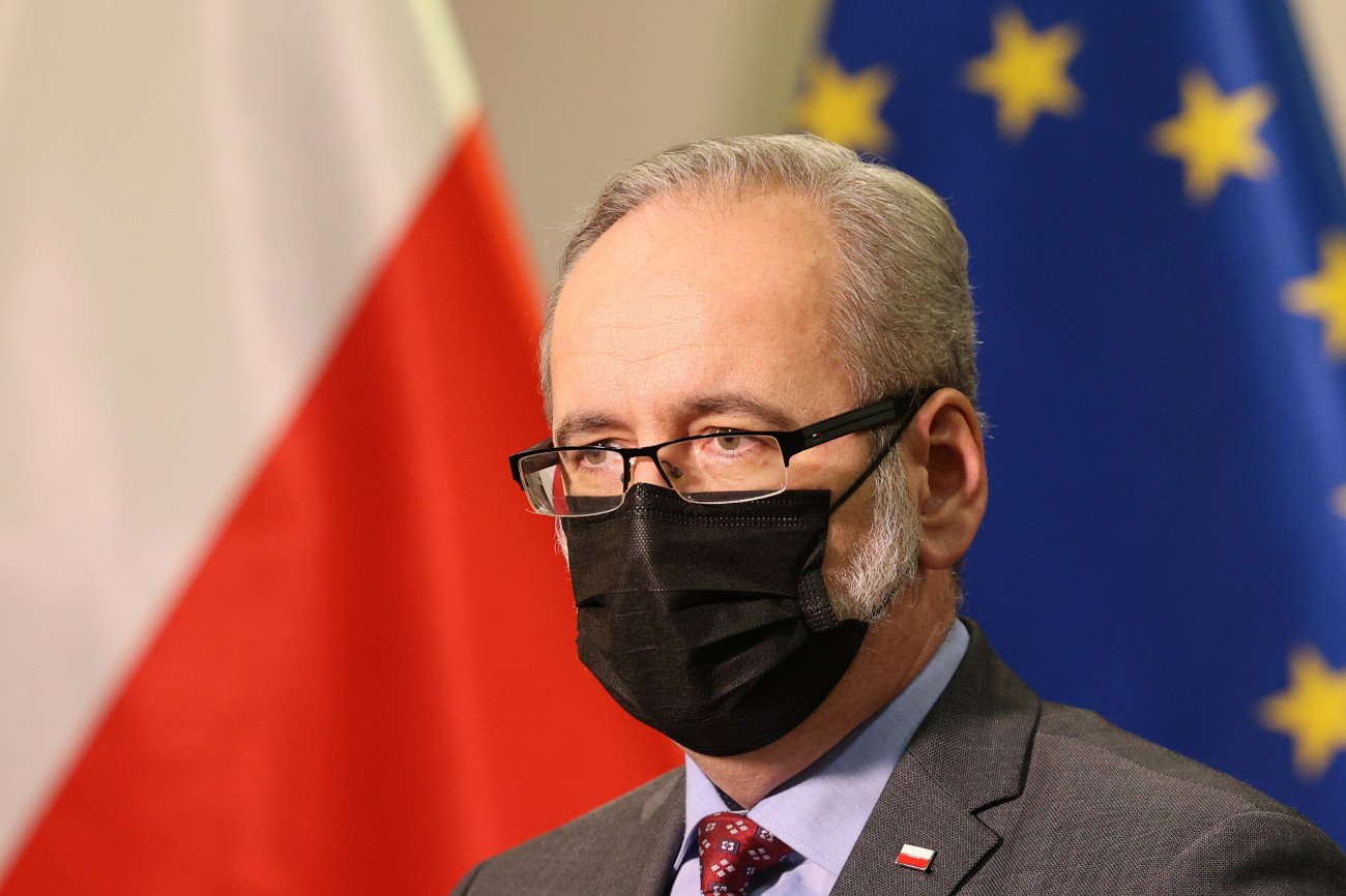 Minister zdrowia Adam Niedzielski miał zagrozić dymisją.