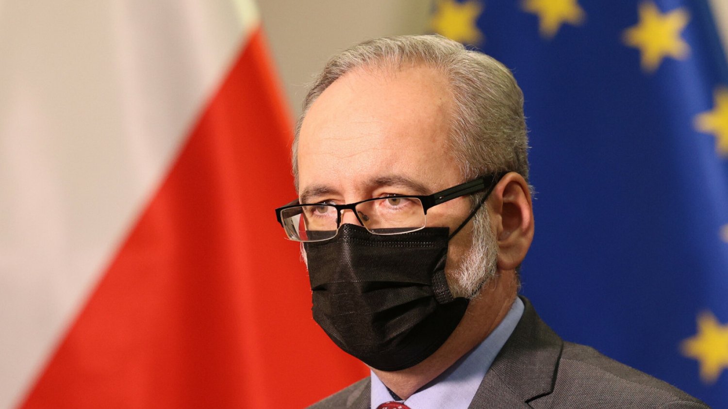 Minister zdrowia Adam Niedzielski miał zagrozić dymisją.
