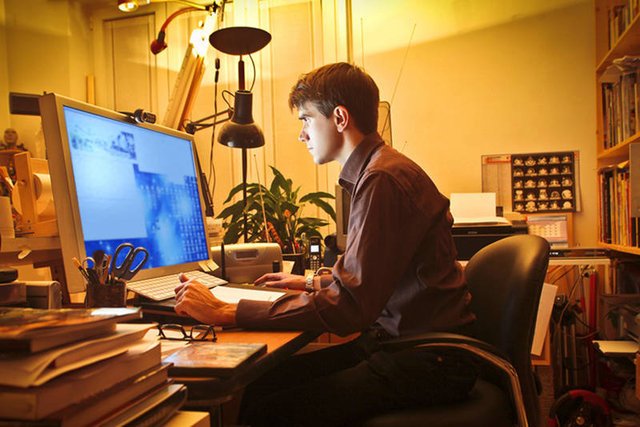 Z badań Eurostatu wynika, że Polacy mają wyraźne trudności z obsługą komputerów.