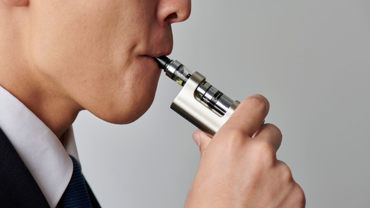 W Sejmie dym o e-papierosy. Akcyzowa "łata" przegrywa z szarą strefą