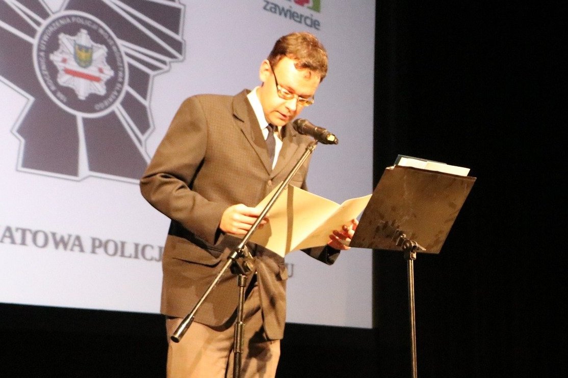 Radny PiS uznał, że częstowanie ciastem to zwiastun coming outu.