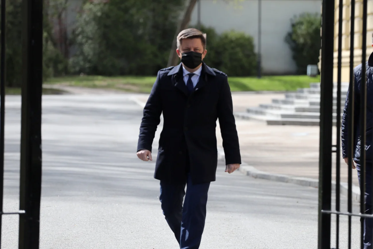 Według ustaleń "Gazety Wyborczej" publikowane na komunikatorze Telegram materiały ze skrzynki mailowej Michała Dworczyka pochodzą od osoby z jego najbliższego otoczenia.