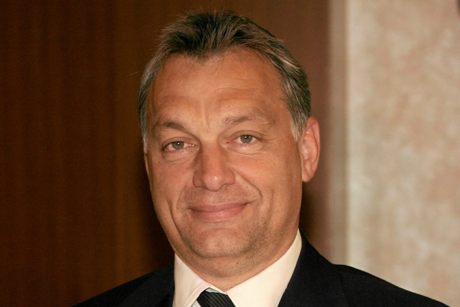 Rząd Viktora Orbána zaprosił skrajnego prawicowca i wciągnął we wszystko Polskę.