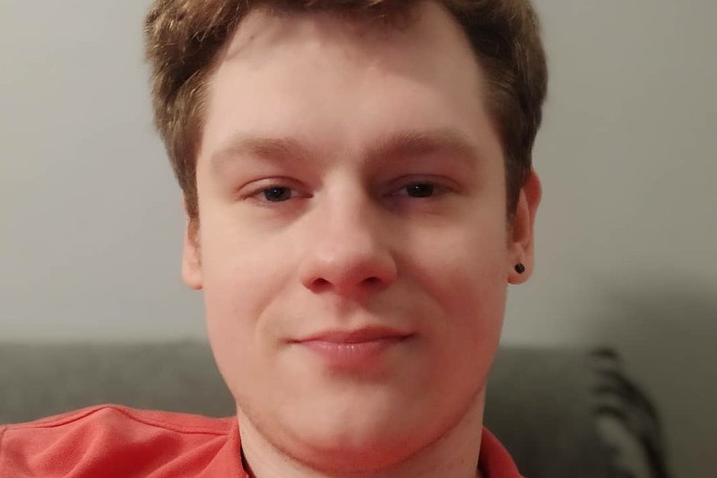 Piotr Chojna jest wiceprezesem Polskiego Stowarzyszenia Syndrom Tourette'a.