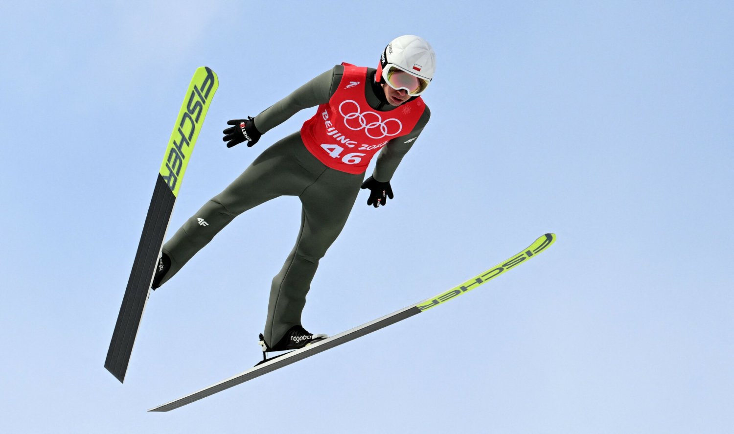 Kamil Stoch jest trzeci na półmetku rywalizacji olimpijskiej skoczków na obiekcie normalnym w Zhangjiakou