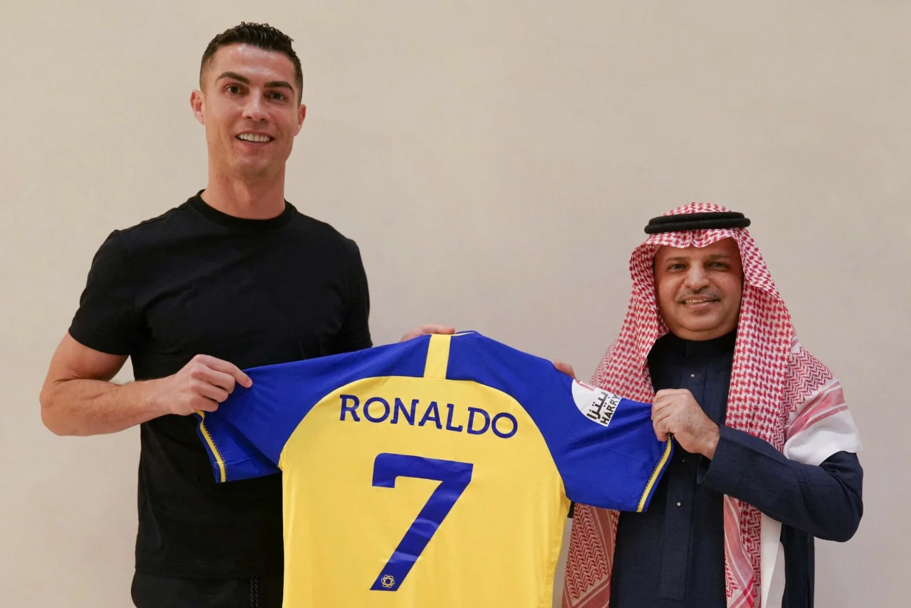 Cristiano Ronaldo swoją klubową teraźniejszość związał z Arabią Saudyjską. Wybór padł na Al-Nassr.