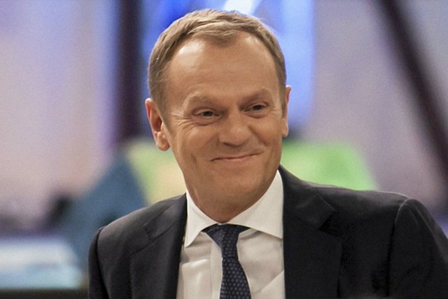 Premier Donald Tusk składa świąteczne życzenia wszystkim, nawet kibolom
