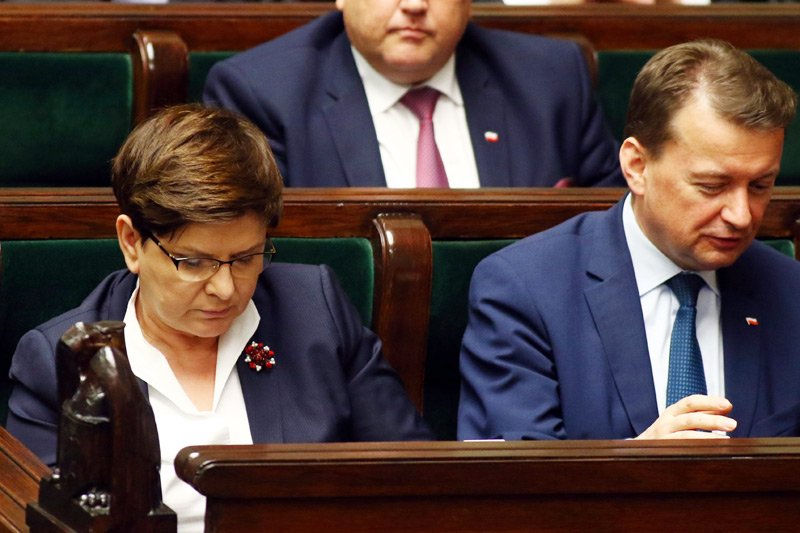 Premier Beata Szydło użyła wszystkich możliwych argumentów, by obronić w Sejmie szefa MSWiA Mariusza Błaszczaka przed wotum nieufności.
