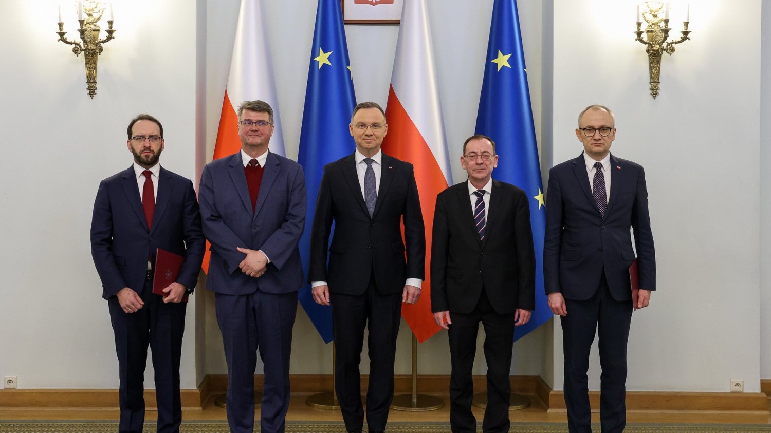 Duda jednak się złamie? Ujawniono, jak ma uchronić Kamińskiego i Wąsika.