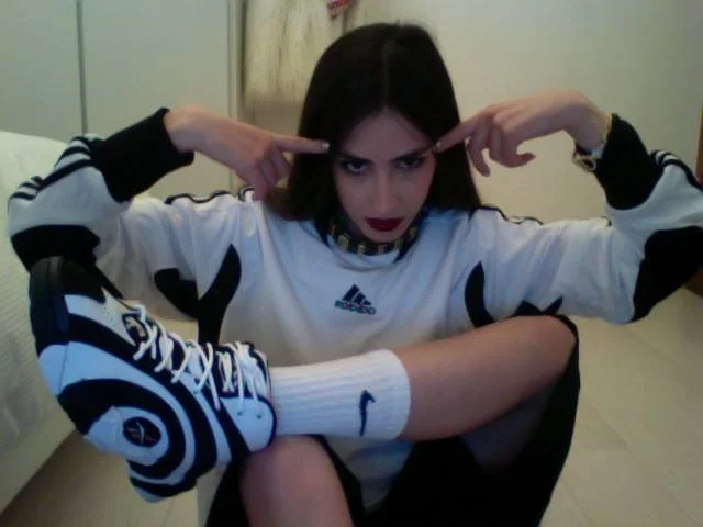 Adidas, Nike i niszowe marki streetwearowe.