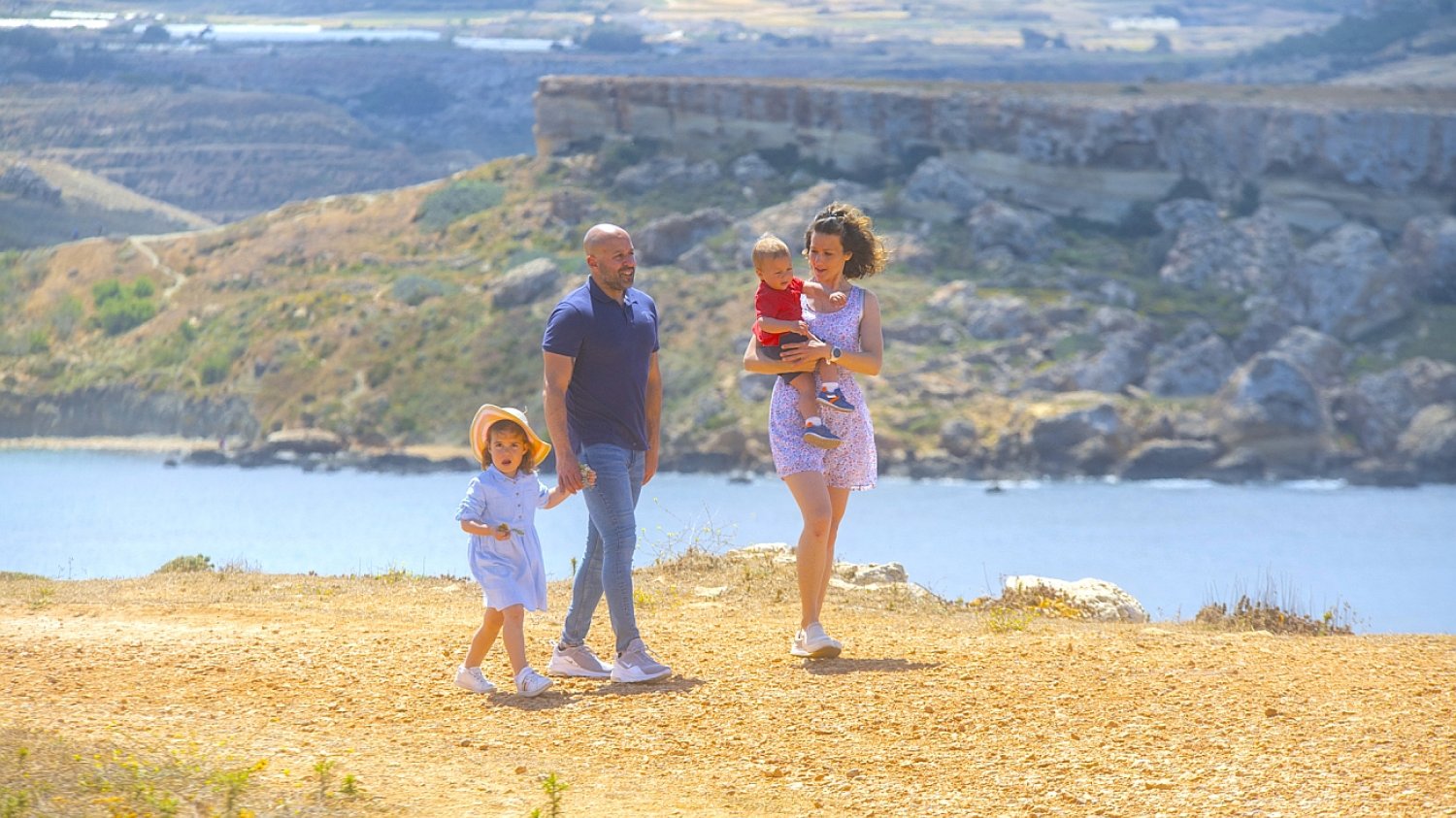 Republika Malty to wyspiarskie państwo na Morzu Śródziemnym w Europie Południowej, którego terytorium tworzą Wyspy Maltańskie: Malta, Gozo i Comino. Co sprawia, że rodziny z dziećmi uznają Maltę za idealne miejsce na majówkę?