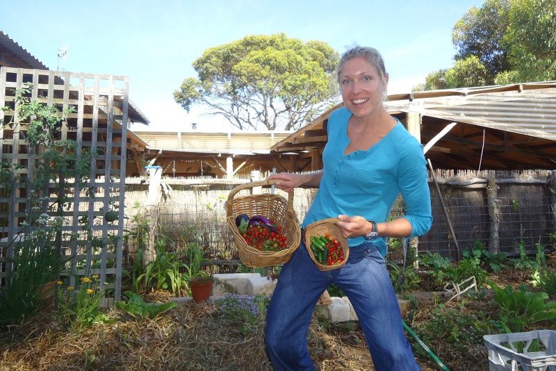 Nocleg za granicą w zamian za pracę? "Spanie w vanie za 3 godziny targania śmieci dziennie"