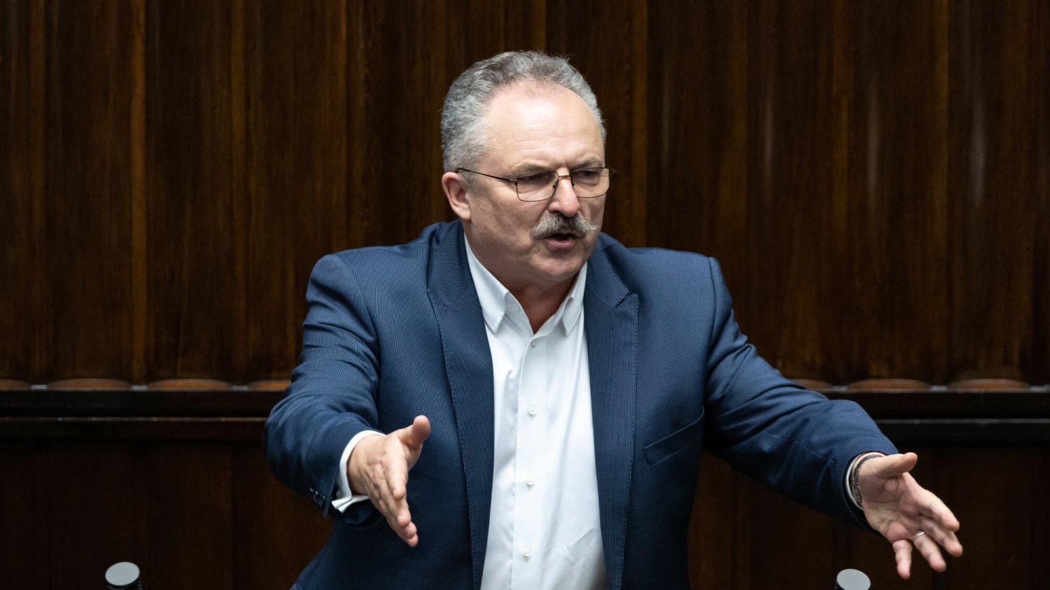 Marek Jakubiak z PiS nie widzi problemu w imprezach posłów w hotelu sejmowym.