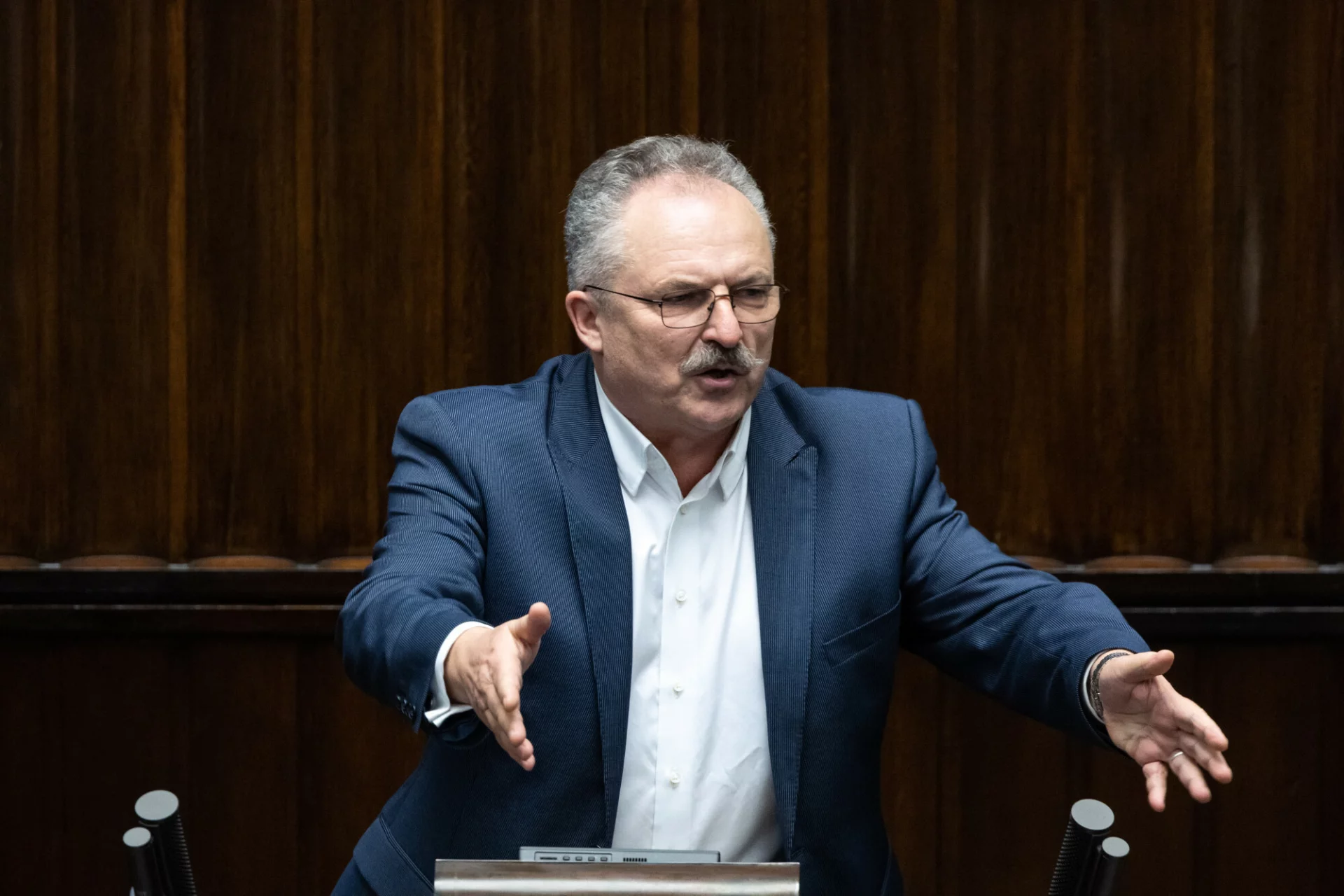 Marek Jakubiak z PiS nie widzi problemu w imprezach posłów w hotelu sejmowym.
