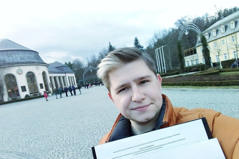 Kacper Rybitwa to działacz Młodych Demokratów we Wrocławiu. W Kudowie-Zdroju zebrał dla Małgorzaty Kidawy-Błońskiej 50 podpisów w godzinę.