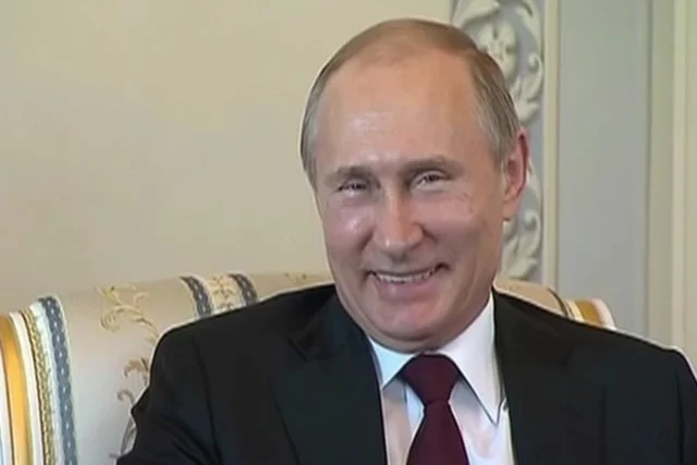 Putin gratuluje wygranej Trumpowi.
