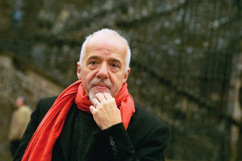 Paulo Coelho to autor, który jest bankiem cytatów.
