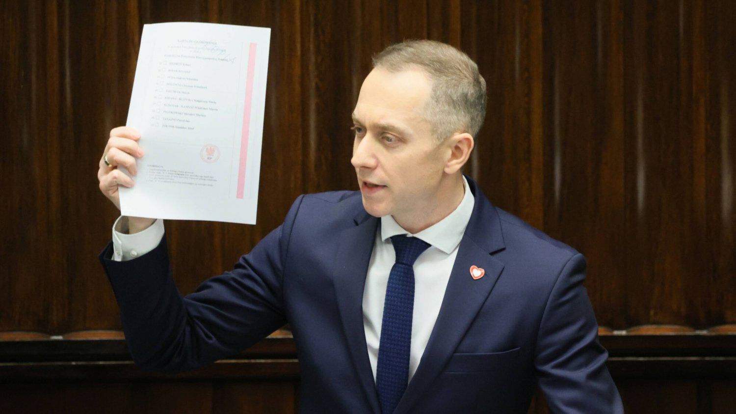 Raport Millera dot. katastrofy smoleńskiej wrócił na stronę MON. "Jedyny obowiązujący dokument"