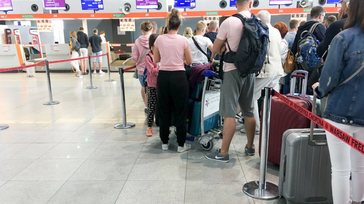 Na lotnisku Chopina zarekwirowano dziecku pistolet na wodę. Ojciec oburzony