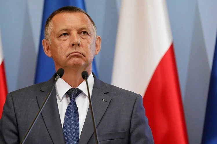 Według portalu Onet PiS przymierza się do zmian w konstytucji. Wszystko po to, żeby można było odwołać prezesa NIK Mariana Banasia.