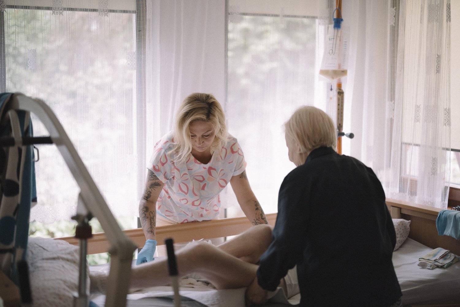 Izabela Kęsicka, pielęgniarka paliatywna, w pracy