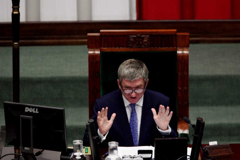 Jerzy Wenderlich z SLD przekonuje, że to prezydent sam powinien napisać ustawę przyznającą 500 zł na dziecko.