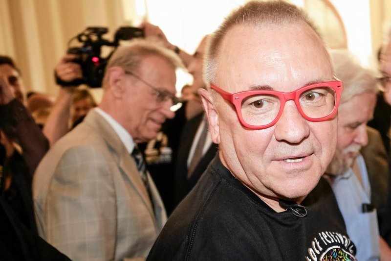 Jurek Owsiak przeprasza posłankę Krystynę Pawłowicz za słowa pod jej adresem, aby "spróbowała seksu". Żal ma jednak do niej za "krytykowanie" jej go działalności i festiwalu.