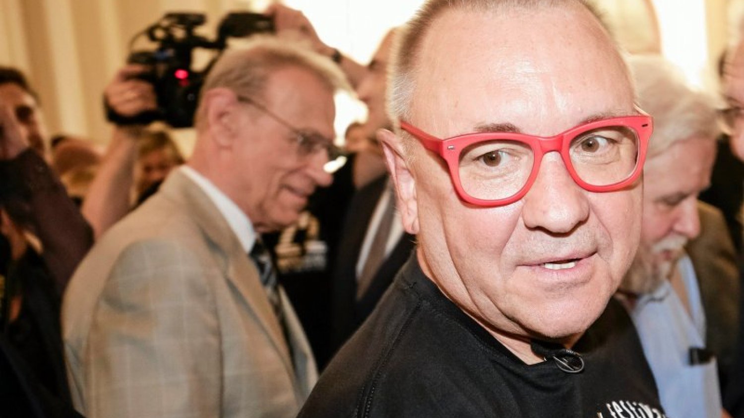 Jurek Owsiak przeprasza posłankę Krystynę Pawłowicz za słowa pod jej adresem, aby "spróbowała seksu". Żal ma jednak do niej za "krytykowanie" jej go działalności i festiwalu.