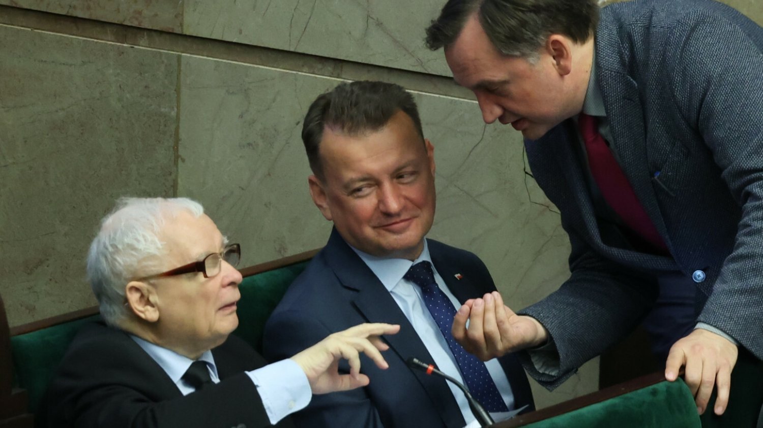 "Jedynki" na listach PiS. Jarosław Kaczyński zastosował haczyk.