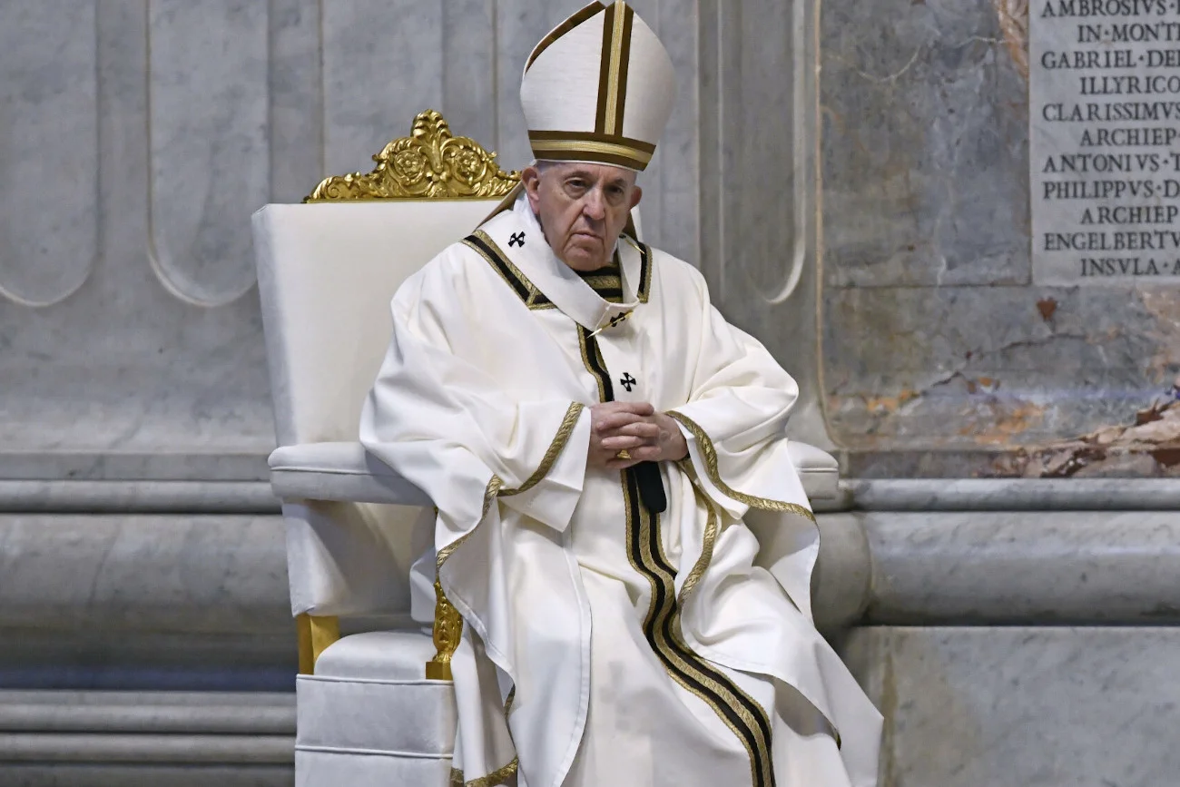 Papież Franciszek podczas niedzielnego spotkania w Watykanie zapewnił o swej modlitwie za naród ukraiński i nazwał wojnę "szaleństwem".