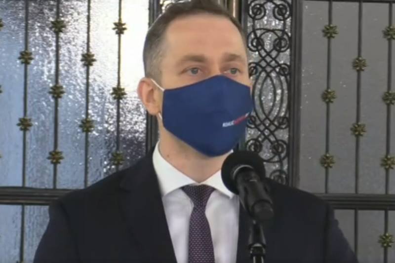 Cezary Tomczyk podczas konferencji prasowej Platformy Obywatelskiej ws. raportu NIK na temat "wyborów kopertowych" pokłócił się z reporterem TVP, Miłoszem Kłeczkiem.