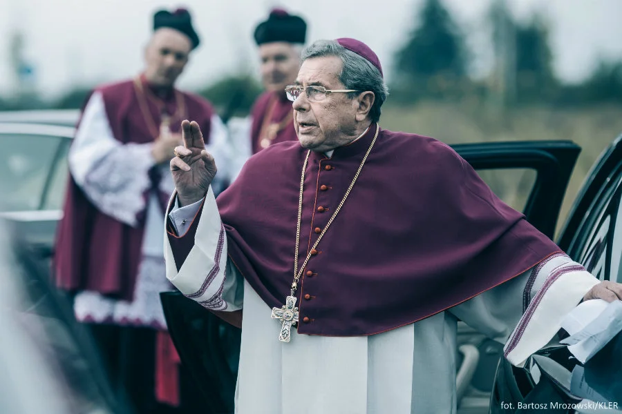 Arcybiskup krakowski Mordowicz myśli tylko o pieniądzach i wciąż musi kombinować, jak ukryć skandale pedofilskie.