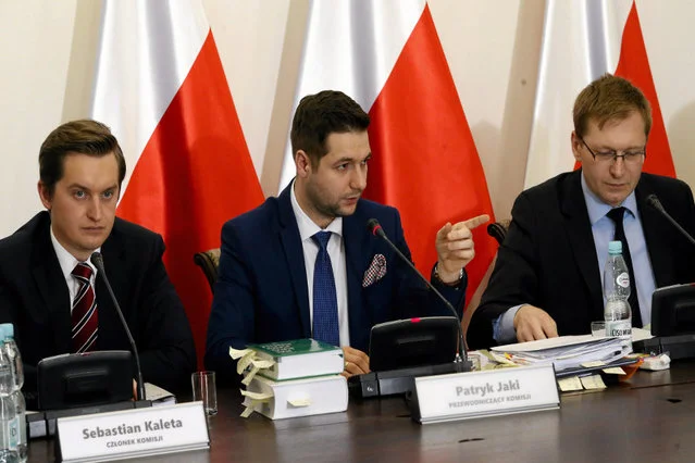 Patryk Jaki ostro krytykuje Hannę Gronkiewicz - Waltz za to, że nie przychodzi na przesłuchanie przed komisją weryfikacyjną. Sam zaś nie stawia się na wezwania sądu w Opolu.